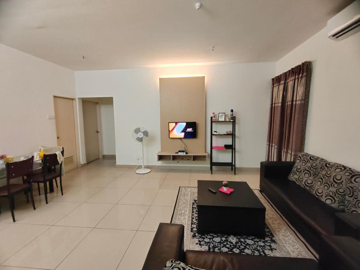 2 Rooms Homestay Deviana Wakaf Che Yeh Kota Bharu Exterior photo